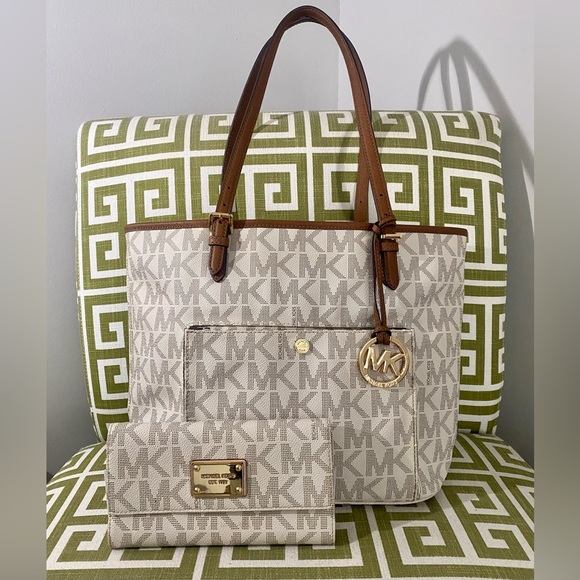 Michael Kors Handbags - BUNDLE! Michael Kors Signature Coated Canvas Jet Set Snap Pocket Tote & Wallet